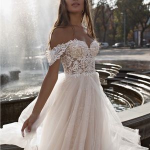 Never worn size 6 unaltered wedding dress